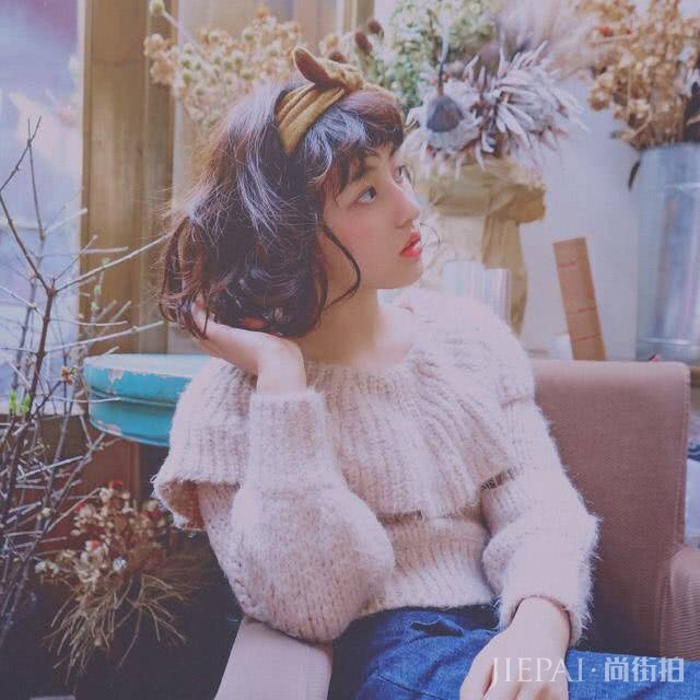 张子枫换卷发美成漫画少女,发型果真很重要啊!